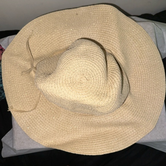 Hat - Picture 4 of 4